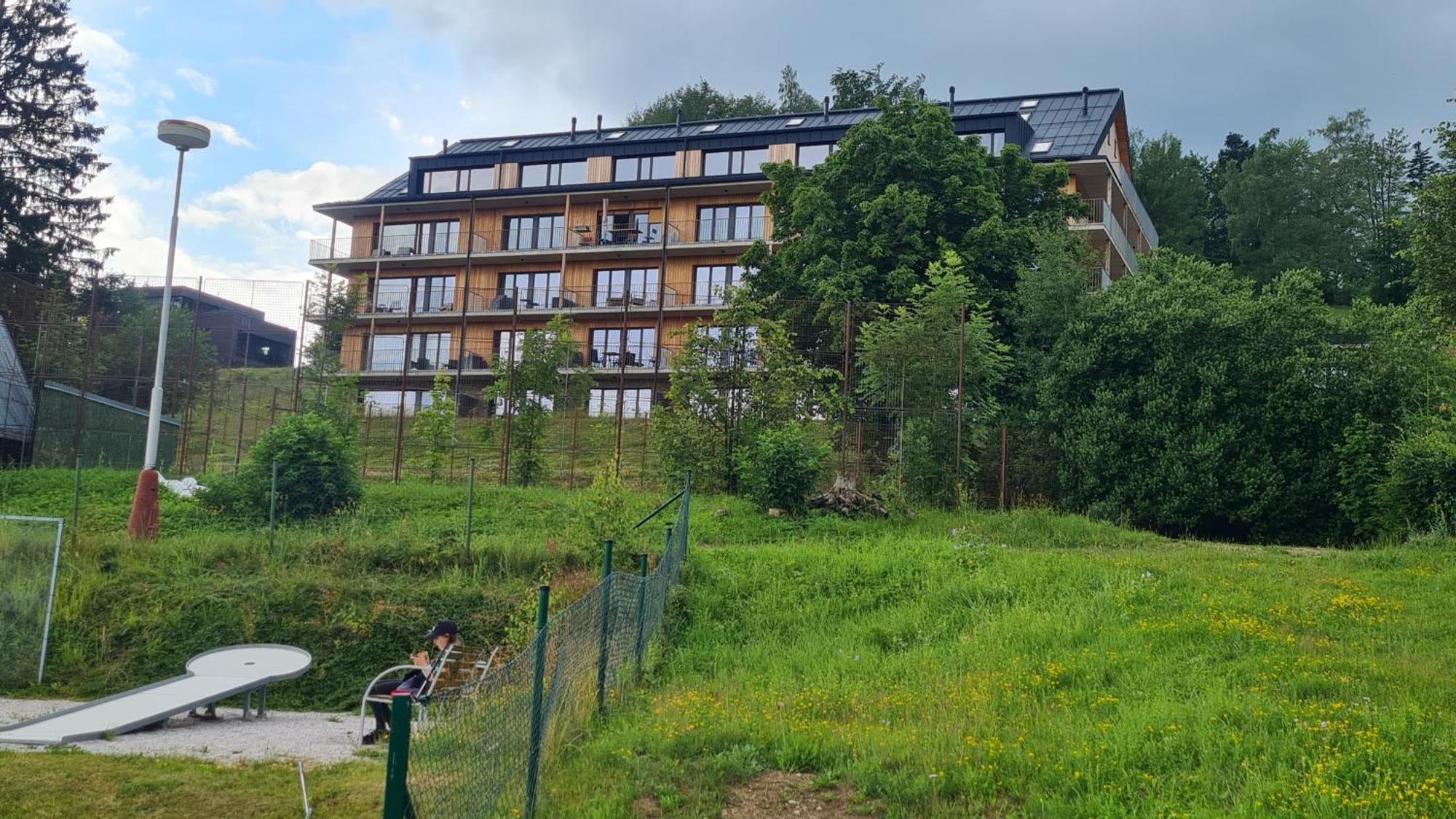 Krasny Apartman U Sjezdovky V Janskych Laznich Трутнов Экстерьер фото